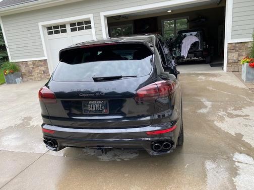 Photo 4 of 6 of 2017 Porsche Cayenne GTS